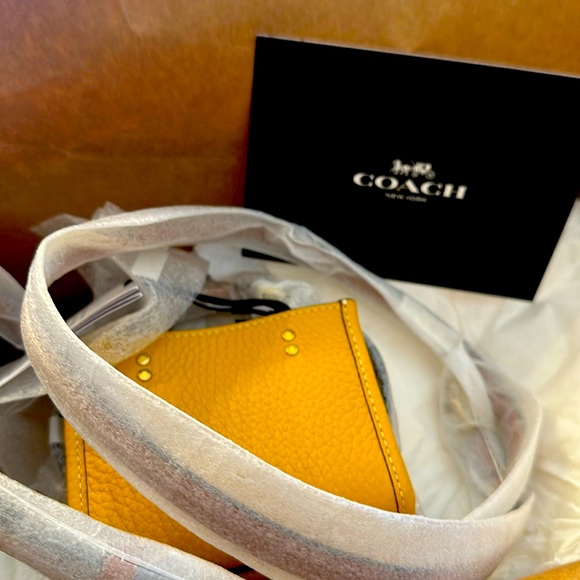 NWT COACH 1941 ROGUE 12 COLOR-BLOCK  REGENERATIVE LEATHER  BUTTERCUP MULTI - Picture 5 of 9